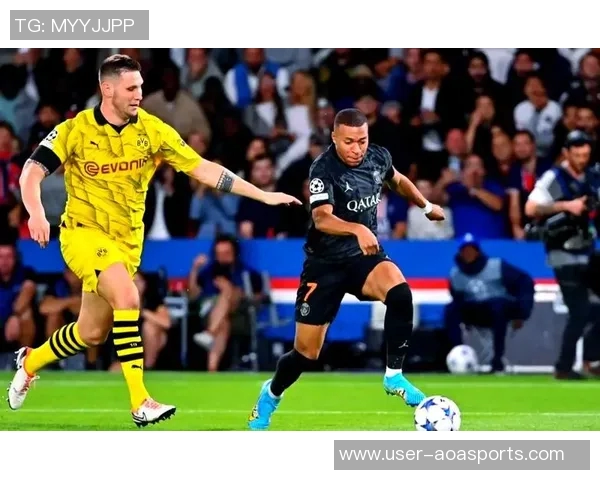 姆巴佩身穿阿什拉夫球衣观战非洲杯摩洛哥对阵马里引发热议