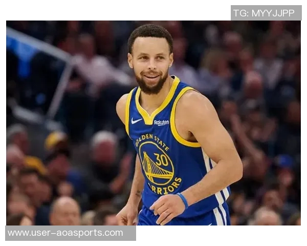 库里已下场邓恩依然保持警惕防守展现职业精神与团队意识