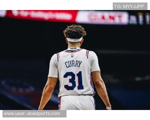 恩比德虽坐板凳却见证队友逆转精彩时刻贡献25分7篮板5助攻致敬登哥